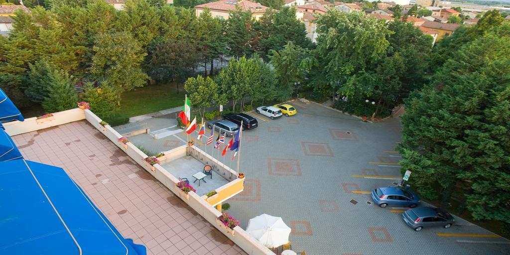 Valdenza Hotel Campegine Exterior photo